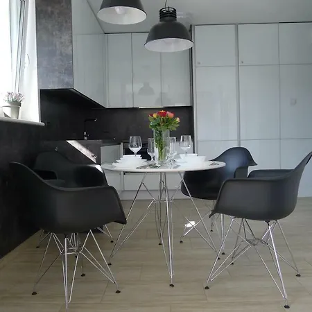 Impresja 42 Z Garazem